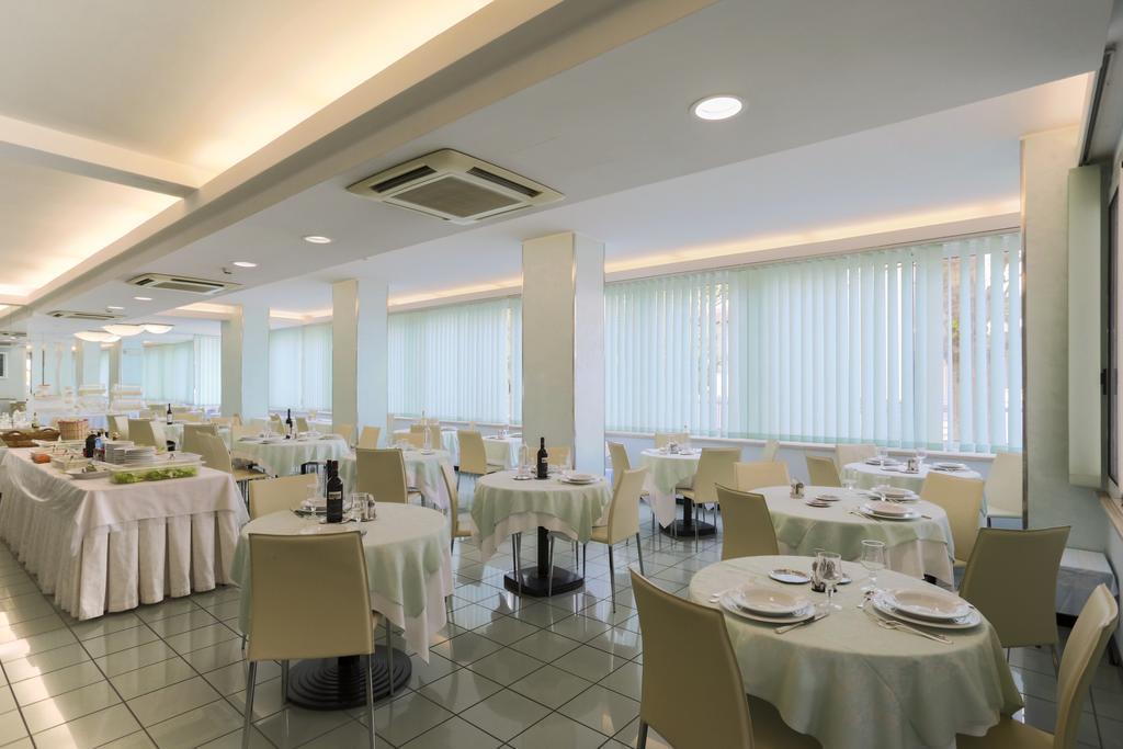 Hotel Ideal Bianchini Riccione Esterno foto