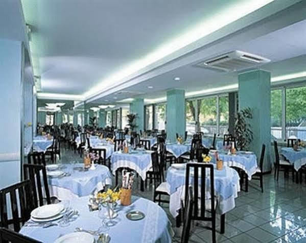 Hotel Ideal Bianchini Riccione Esterno foto